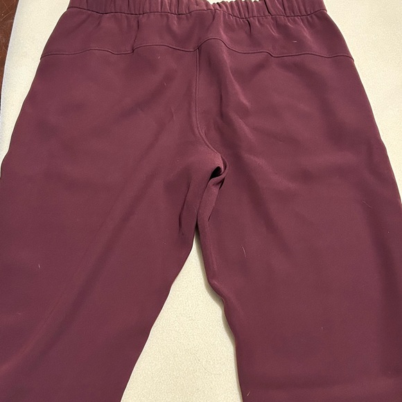 Lululemon on the fly 7/8 pant - Picture 3 of 4